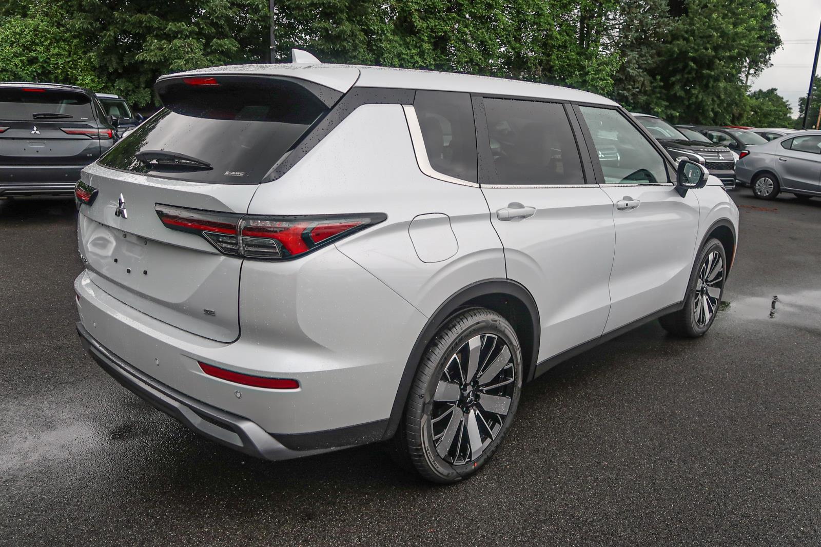 2025 Mitsubishi Outlander SE