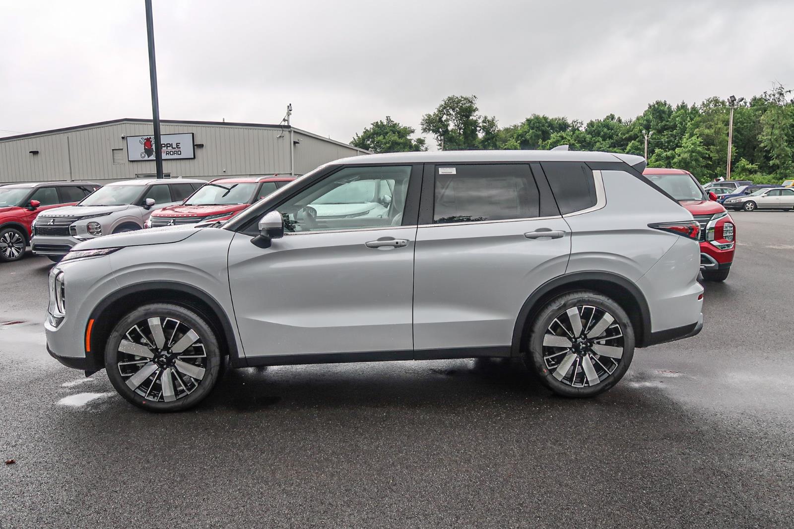 2025 Mitsubishi Outlander SE