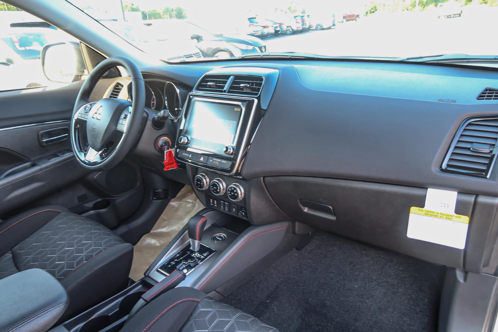2025 Mitsubishi Outlander Sport LE