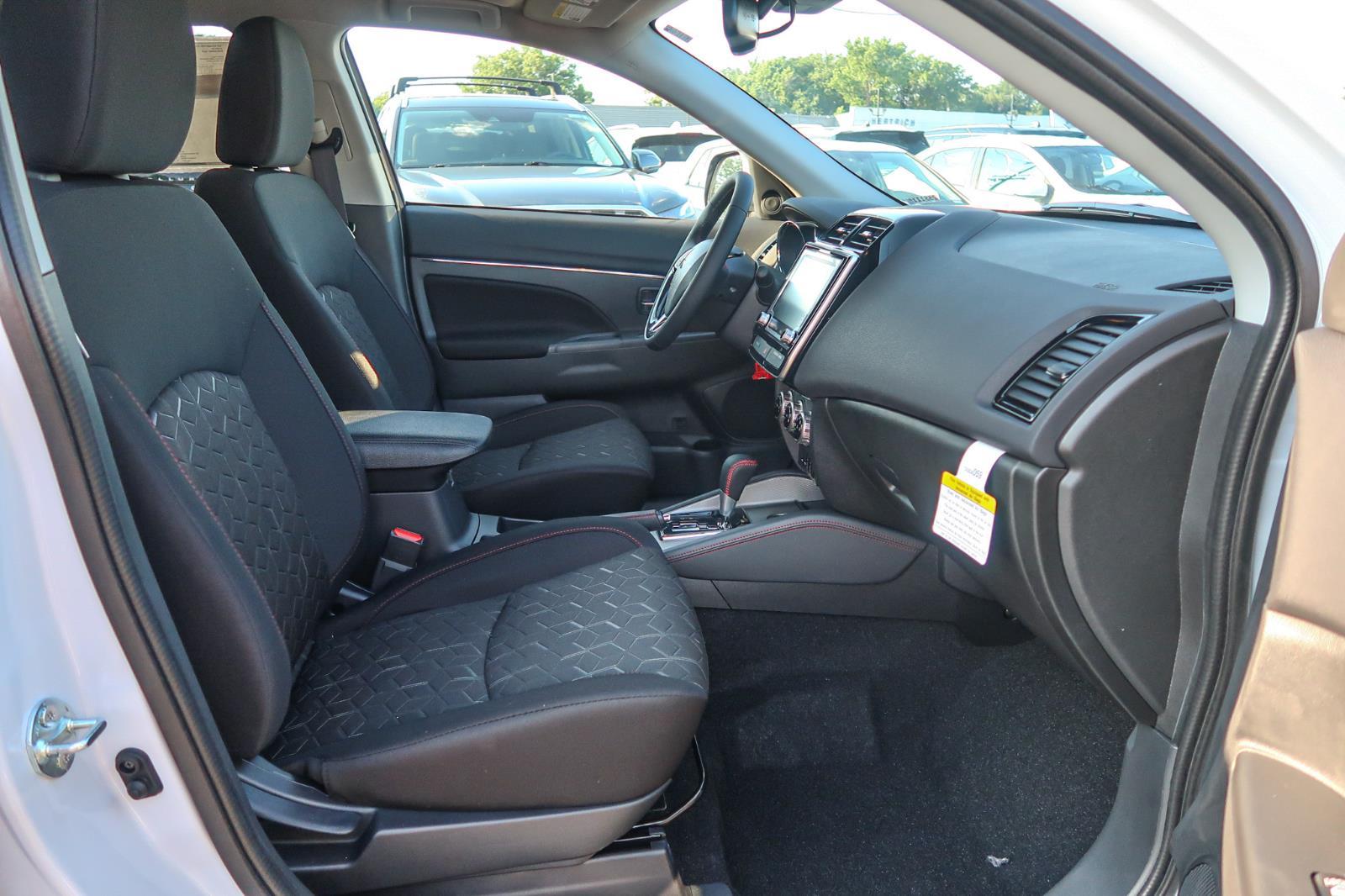 2025 Mitsubishi Outlander Sport LE