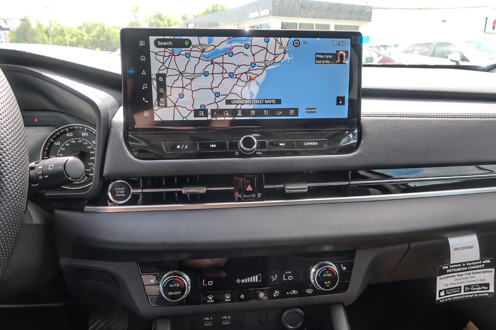 2025 Mitsubishi Outlander SE