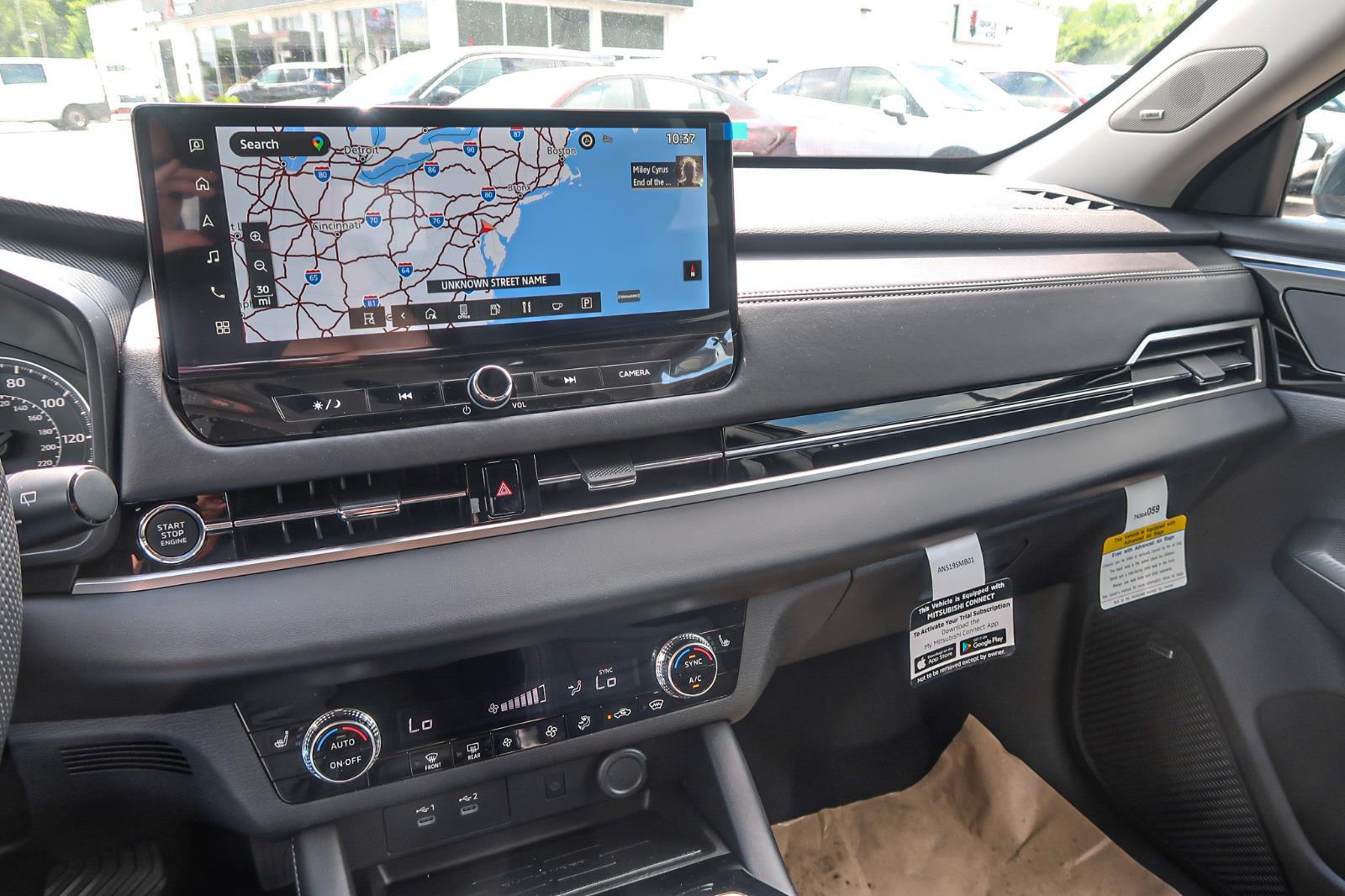 2025 Mitsubishi Outlander SE
