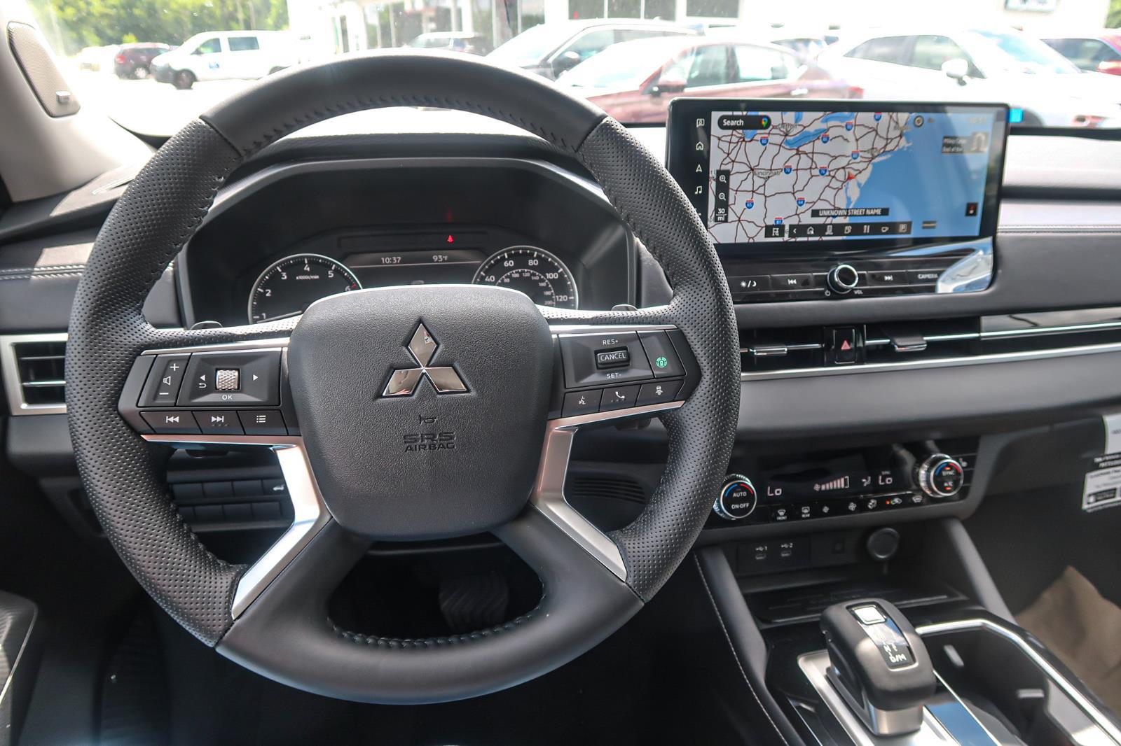 2025 Mitsubishi Outlander SE