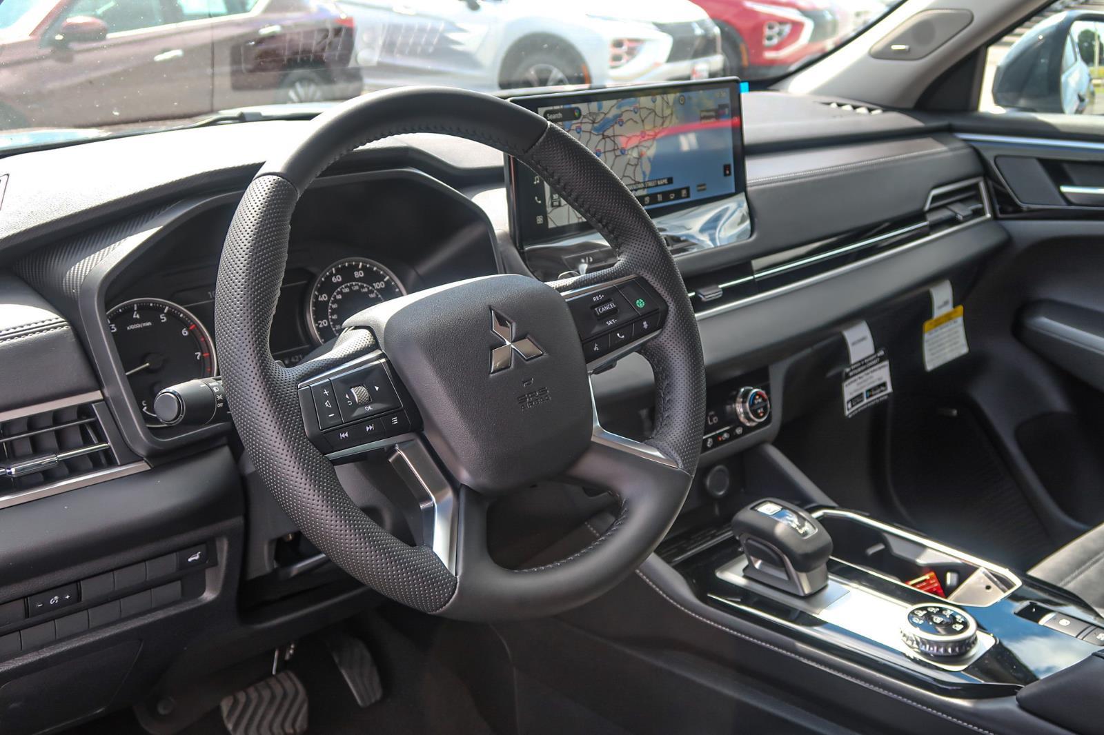 2025 Mitsubishi Outlander SE