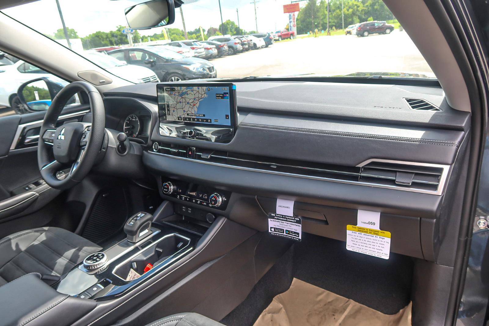 2025 Mitsubishi Outlander SE
