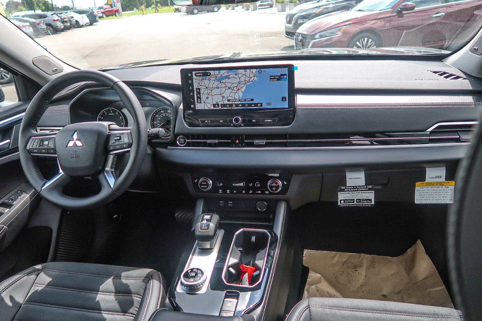 2025 Mitsubishi Outlander SE