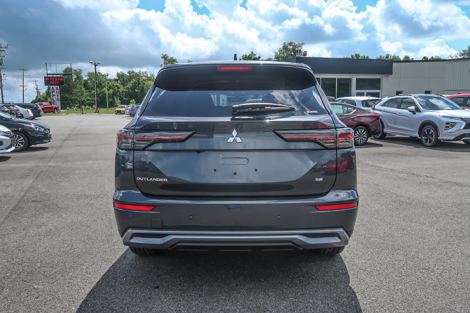 2025 Mitsubishi Outlander SE