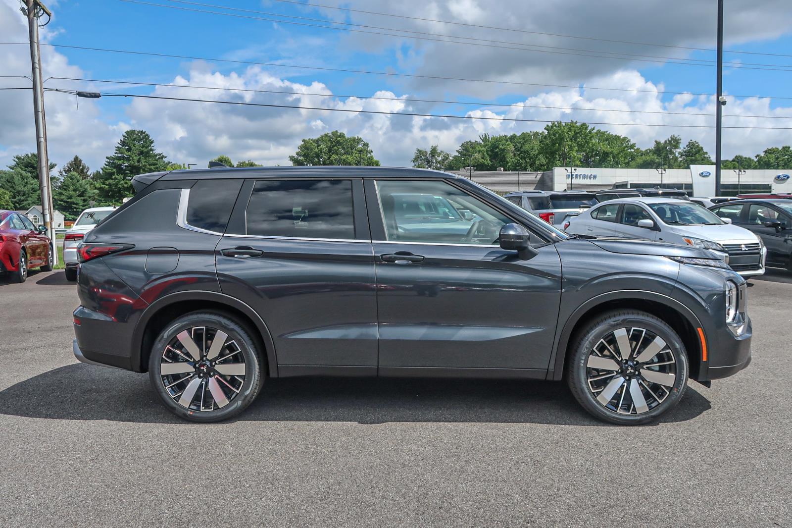 2025 Mitsubishi Outlander SE