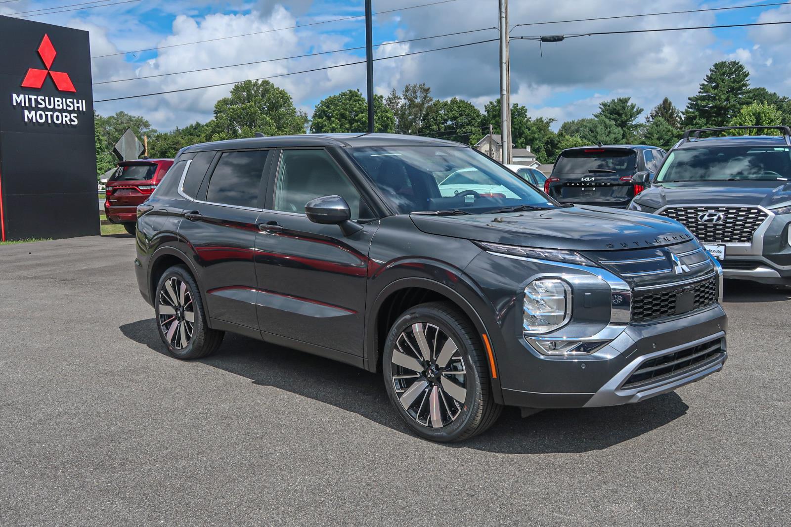 2025 Mitsubishi Outlander SE