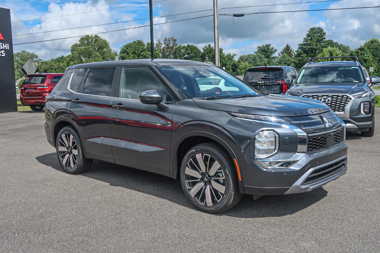 2025 Mitsubishi Outlander SE
