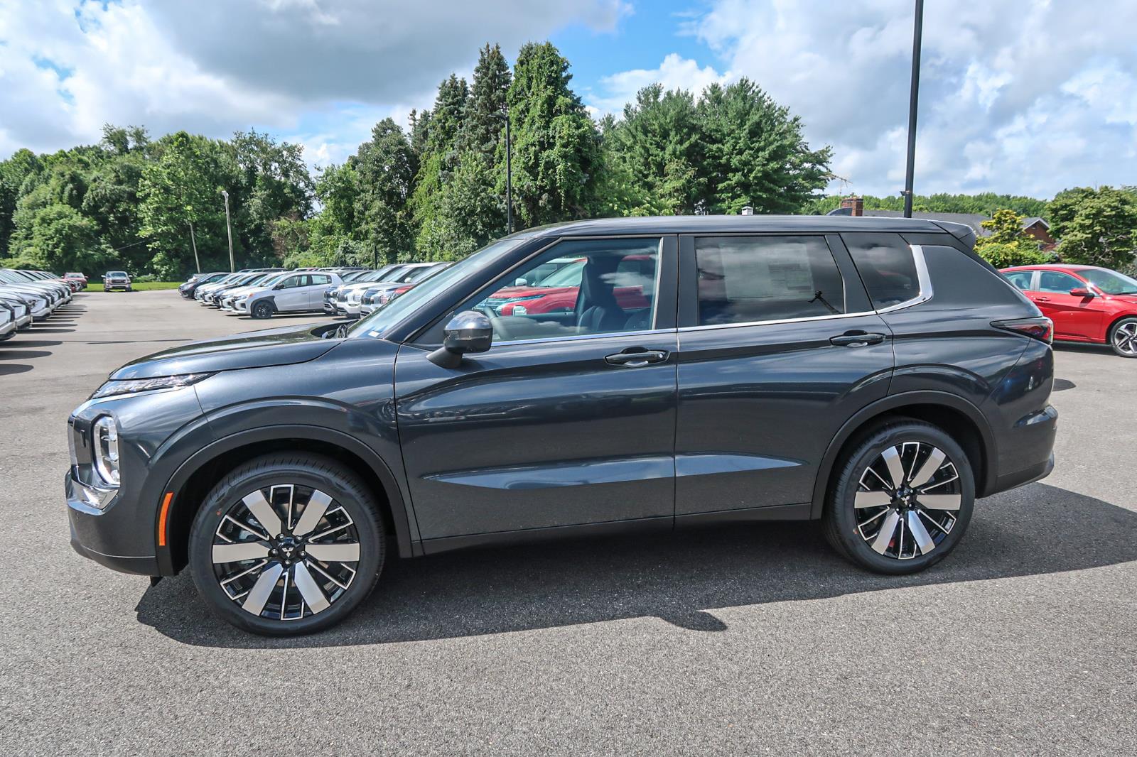 2025 Mitsubishi Outlander SE