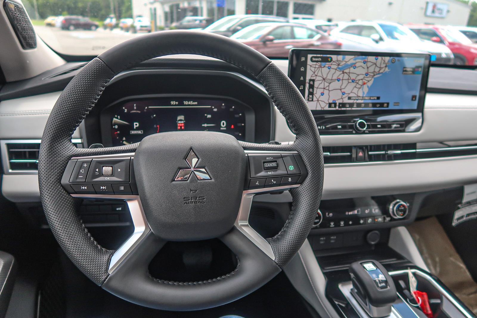 2025 Mitsubishi Outlander SE