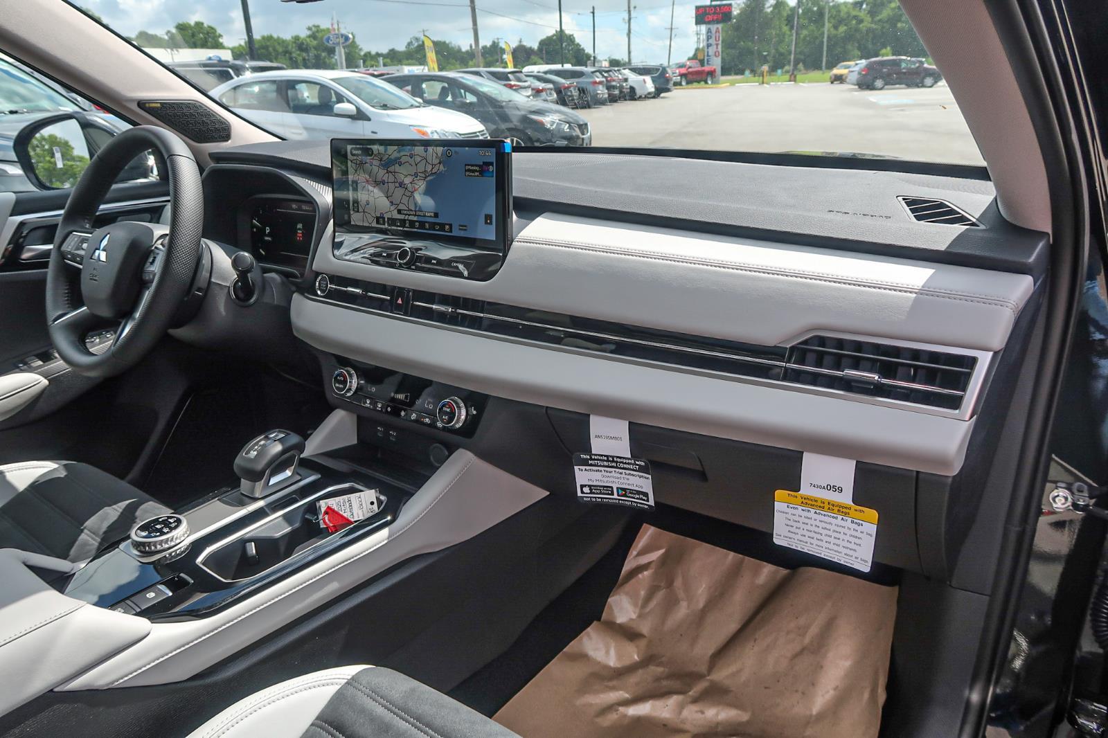 2025 Mitsubishi Outlander SE