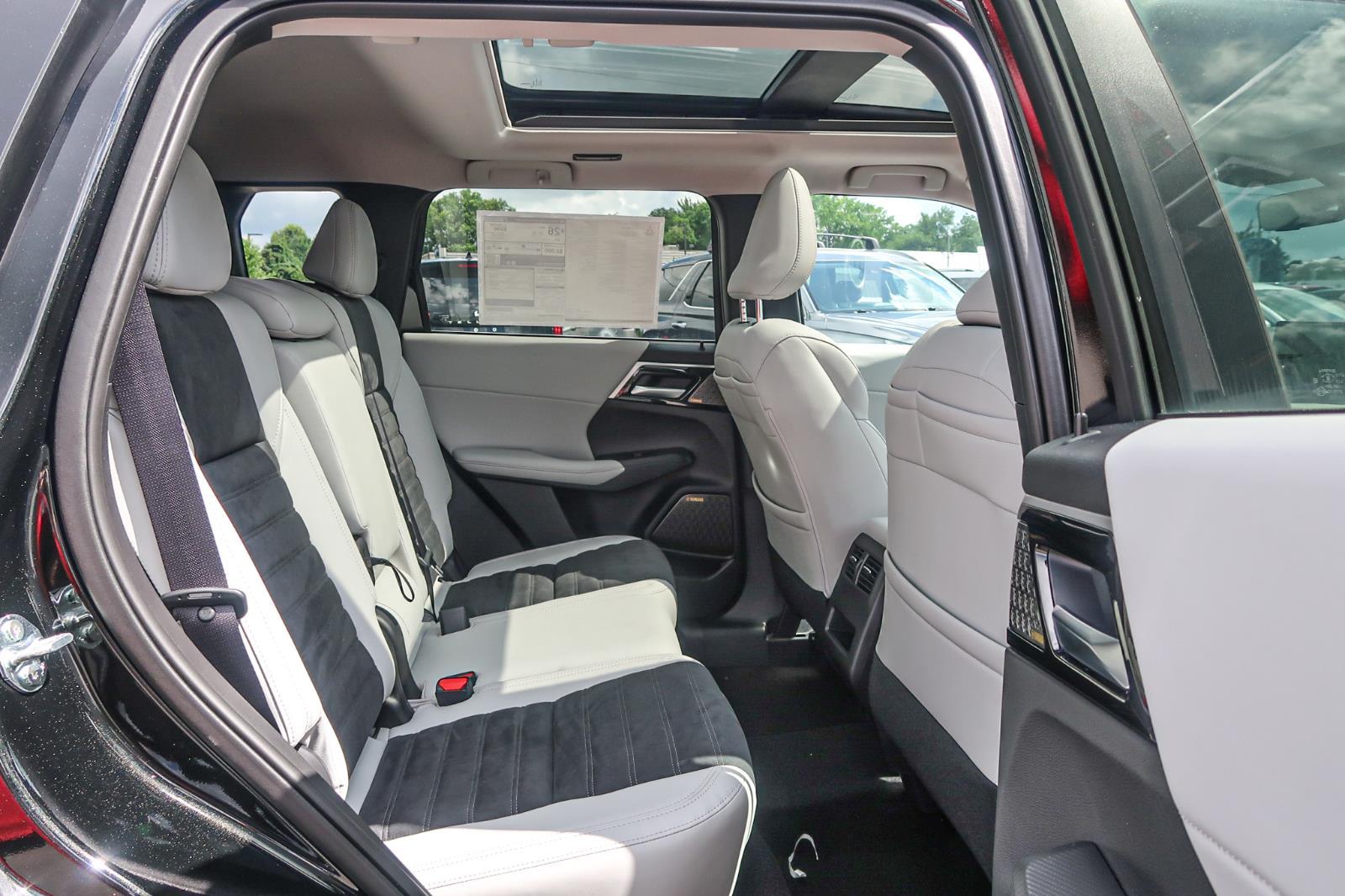2025 Mitsubishi Outlander SE