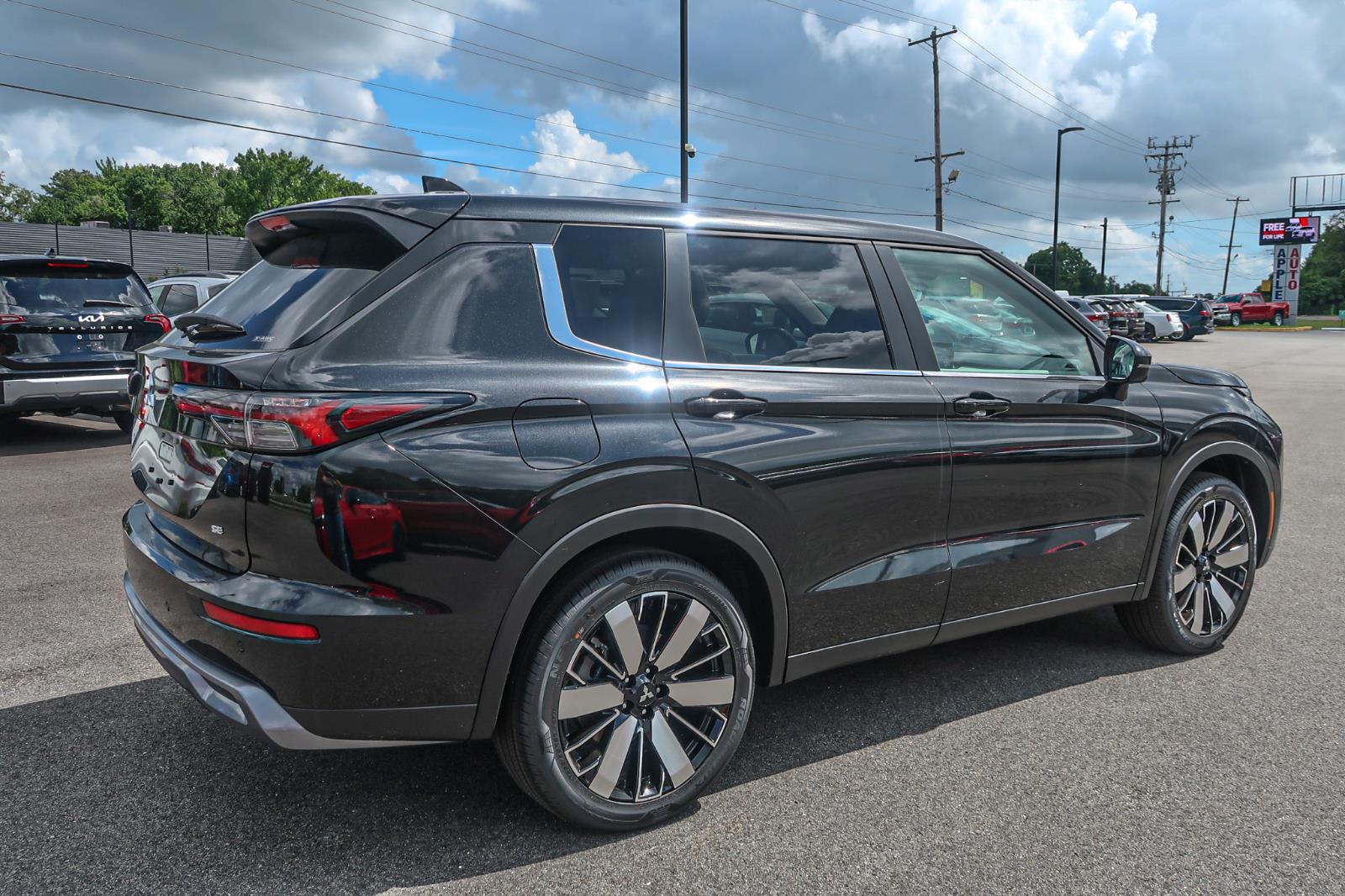 2025 Mitsubishi Outlander SE