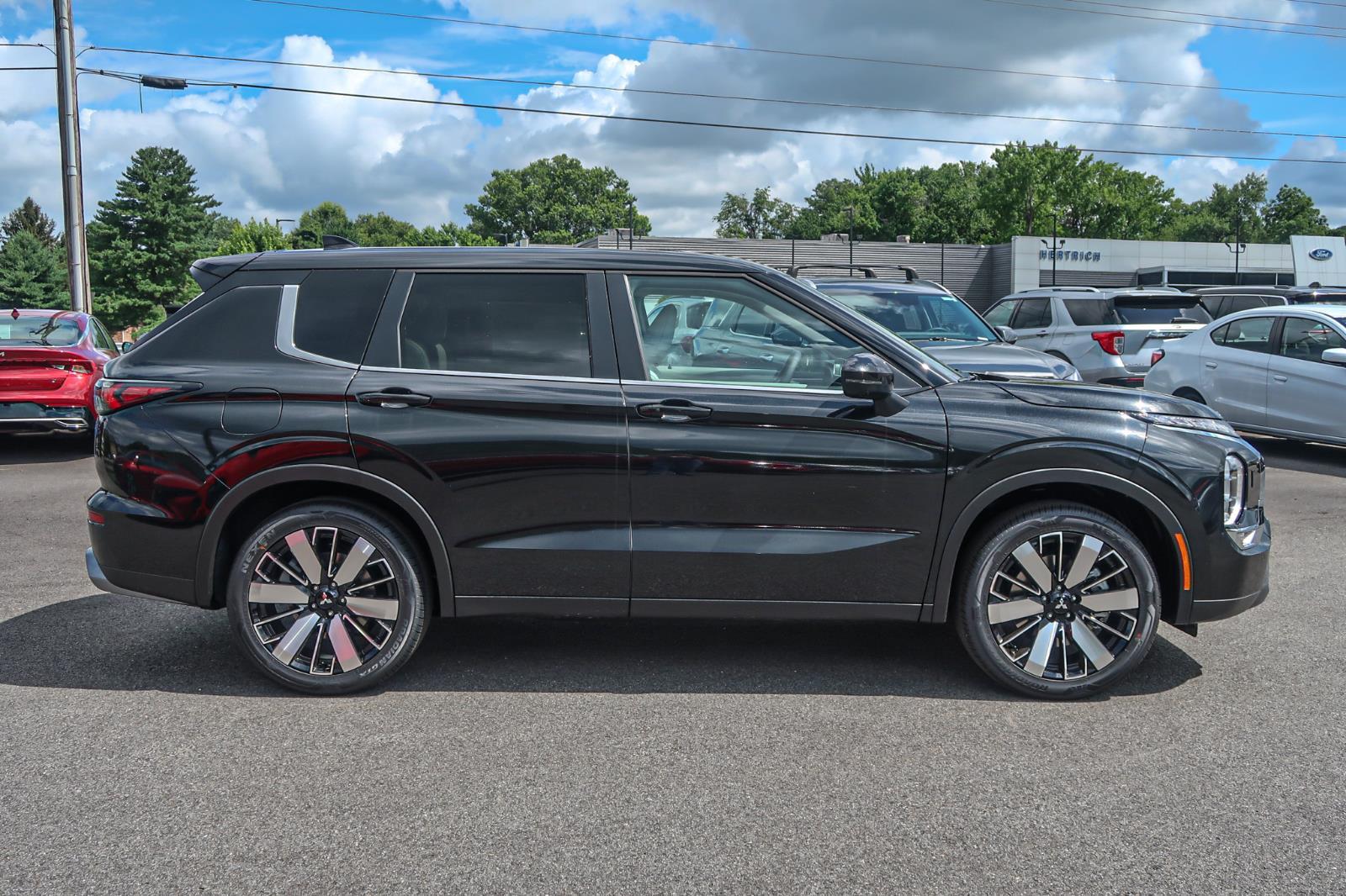 2025 Mitsubishi Outlander SE