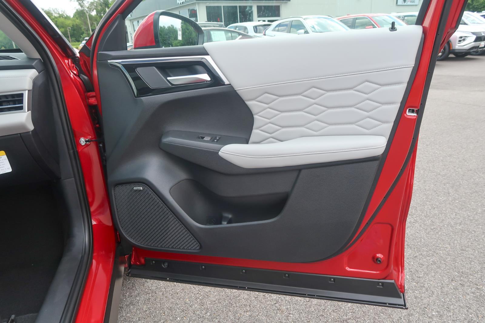 2025 Mitsubishi Outlander SEL