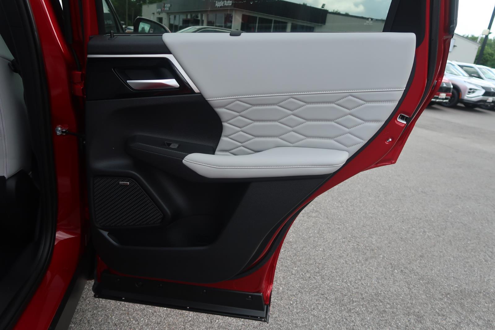 2025 Mitsubishi Outlander SEL
