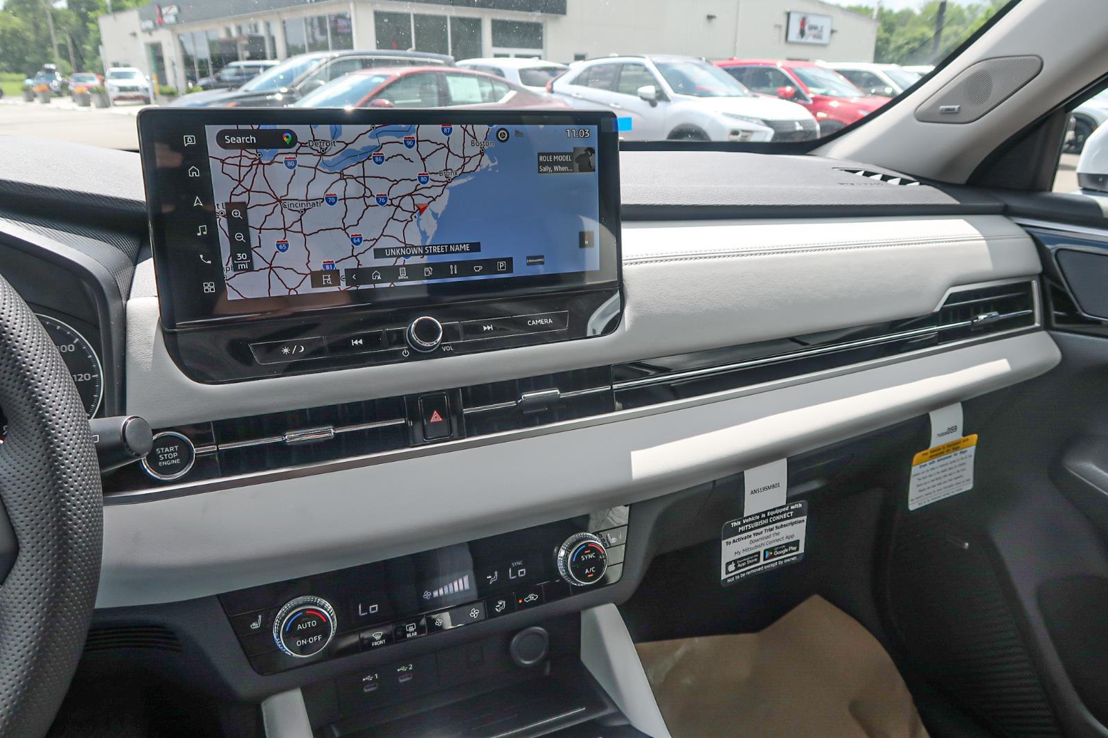 2025 Mitsubishi Outlander SE