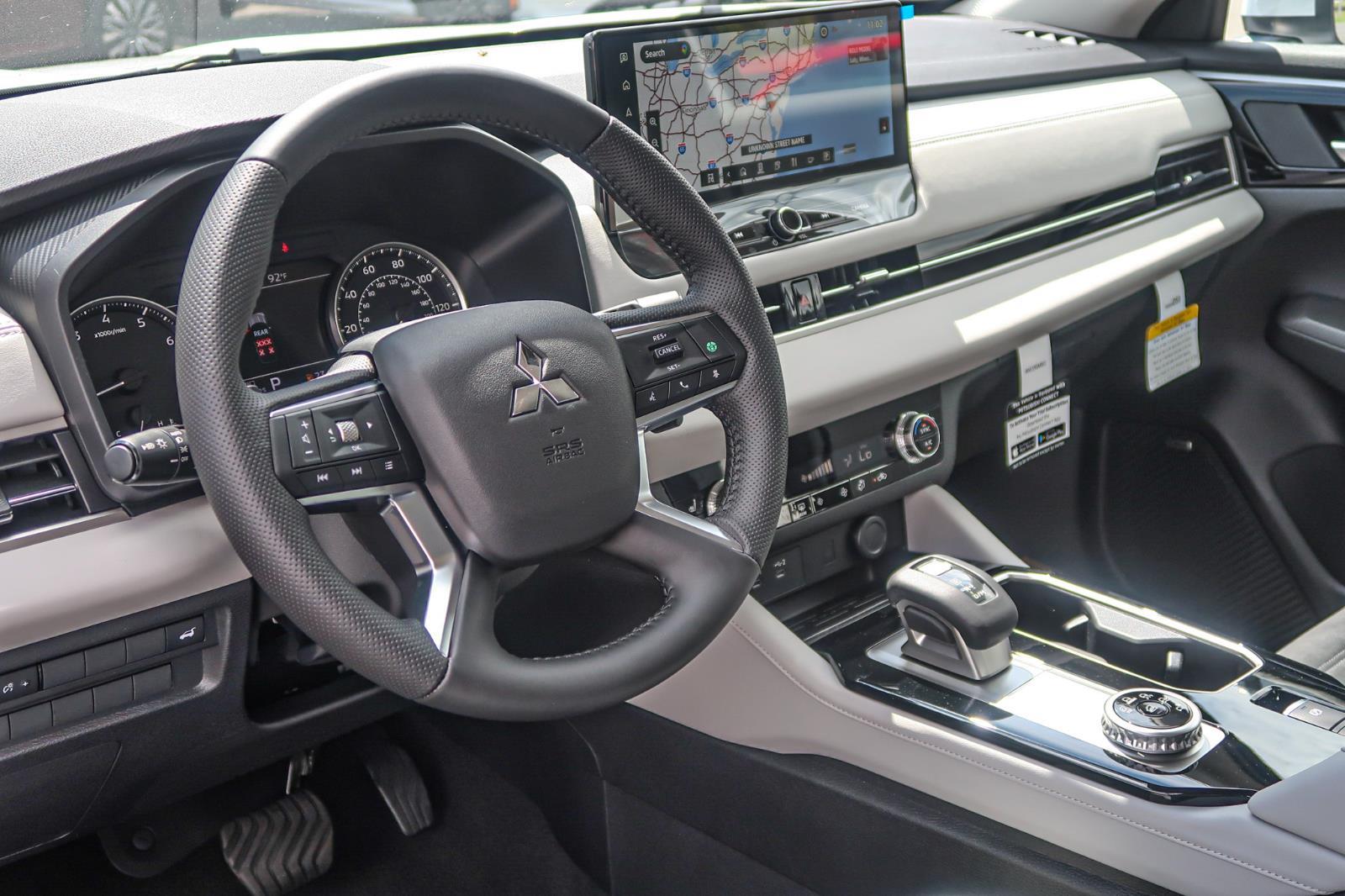 2025 Mitsubishi Outlander SE