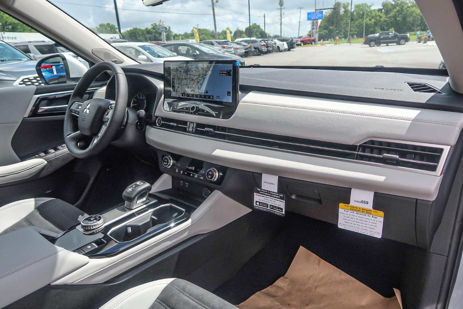 2025 Mitsubishi Outlander SE