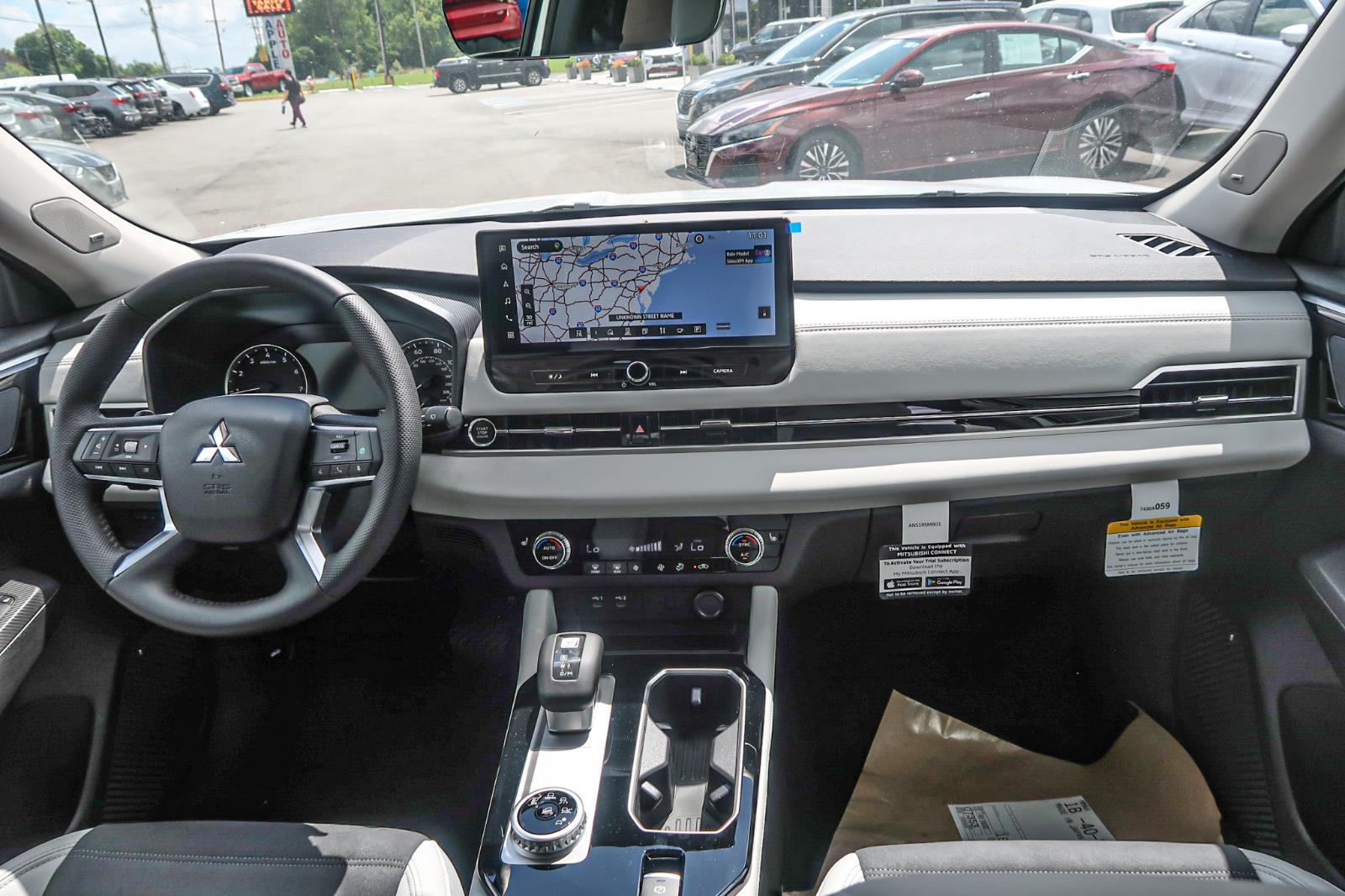 2025 Mitsubishi Outlander SE