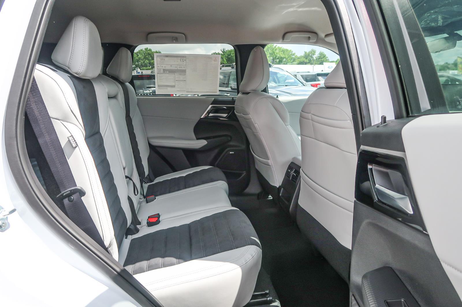 2025 Mitsubishi Outlander SE
