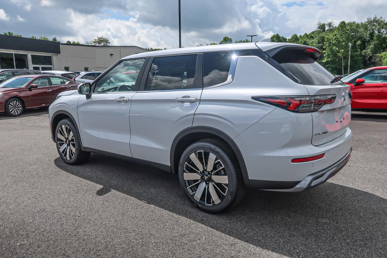 2025 Mitsubishi Outlander SE