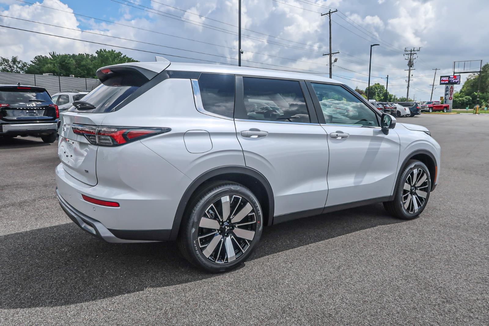 2025 Mitsubishi Outlander SE