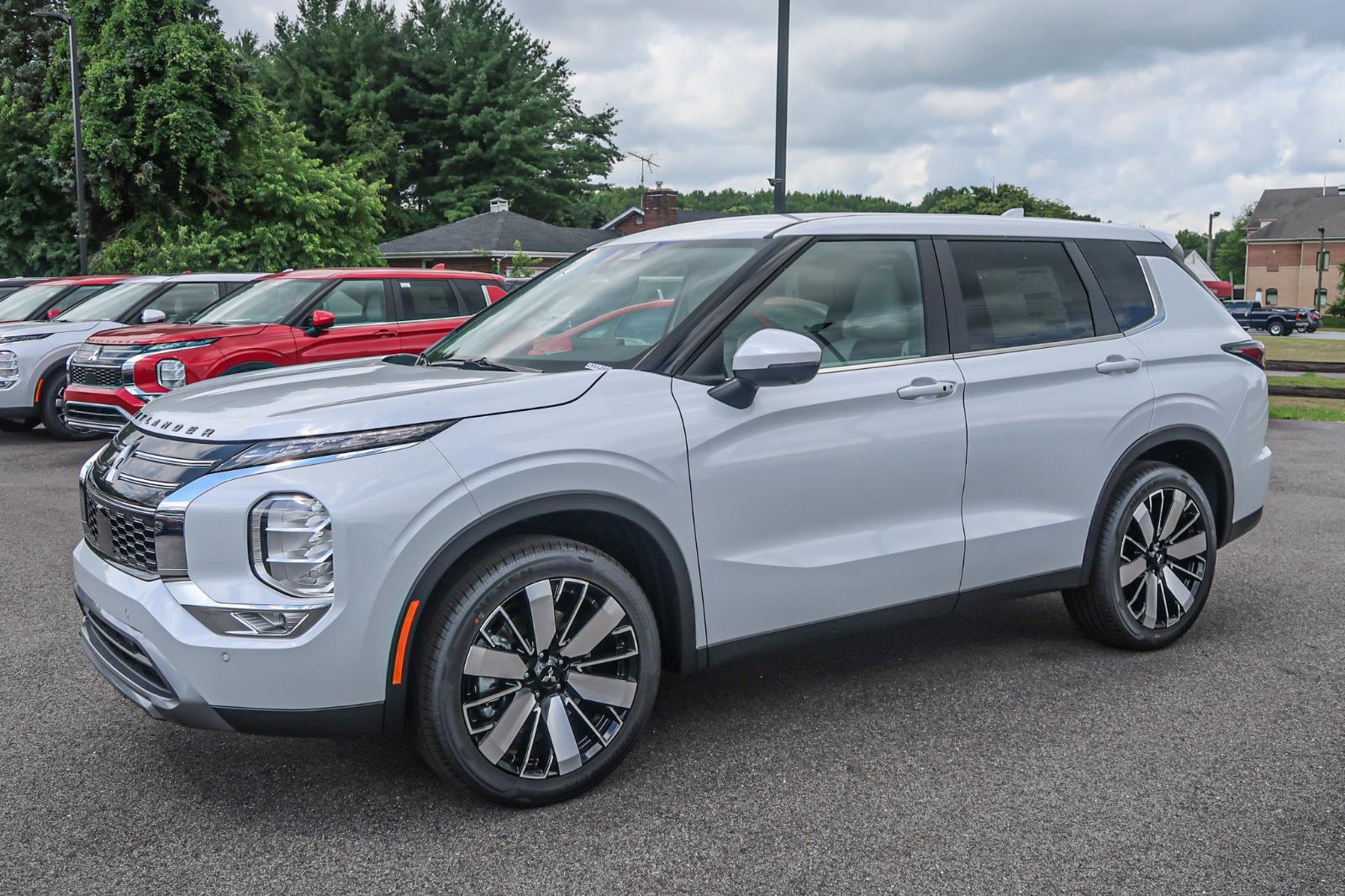 2025 Mitsubishi Outlander SE