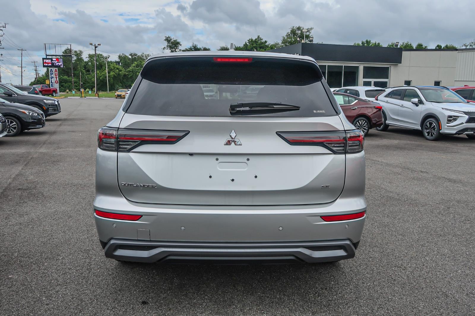 2025 Mitsubishi Outlander SE