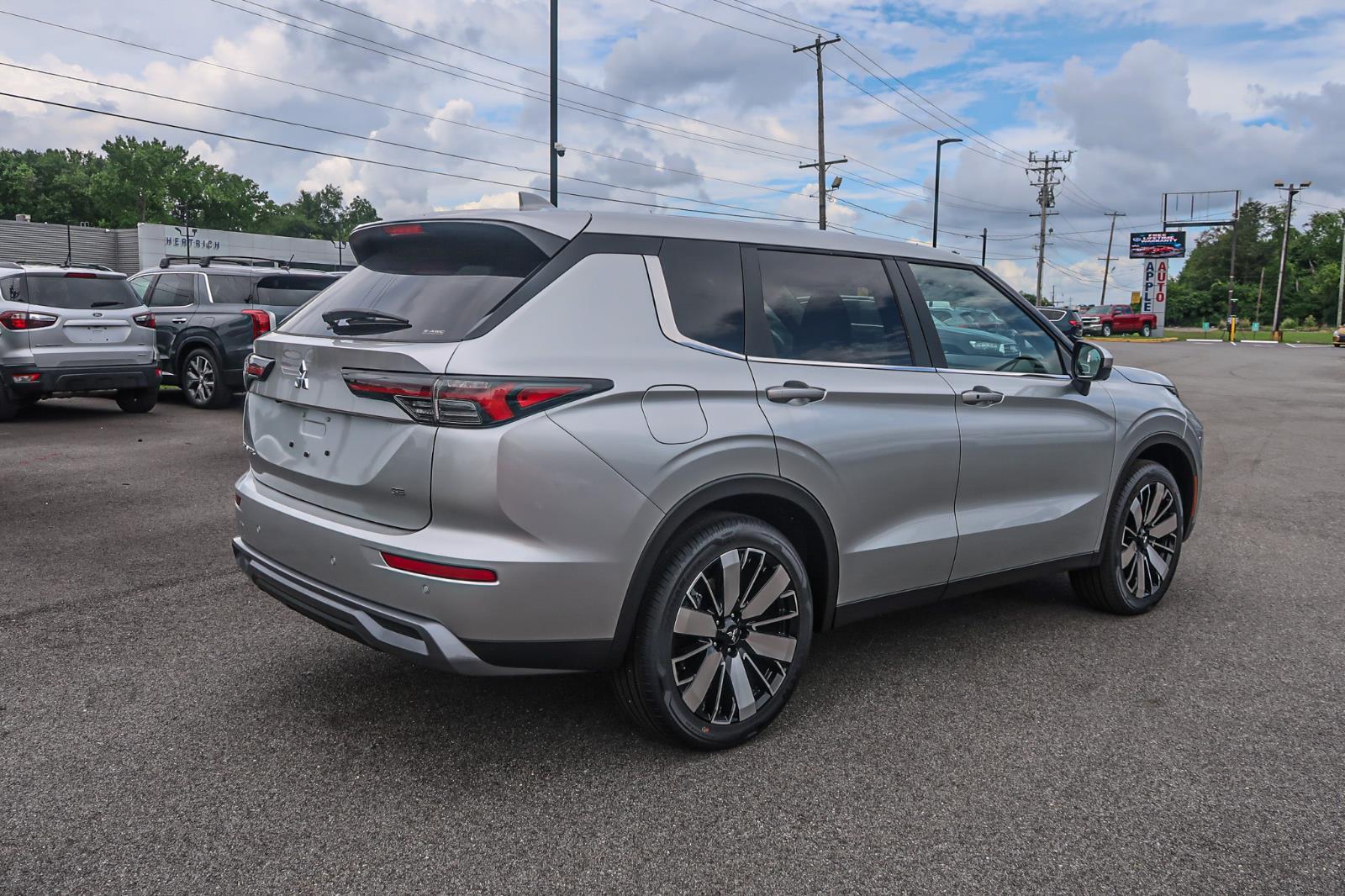 2025 Mitsubishi Outlander SE