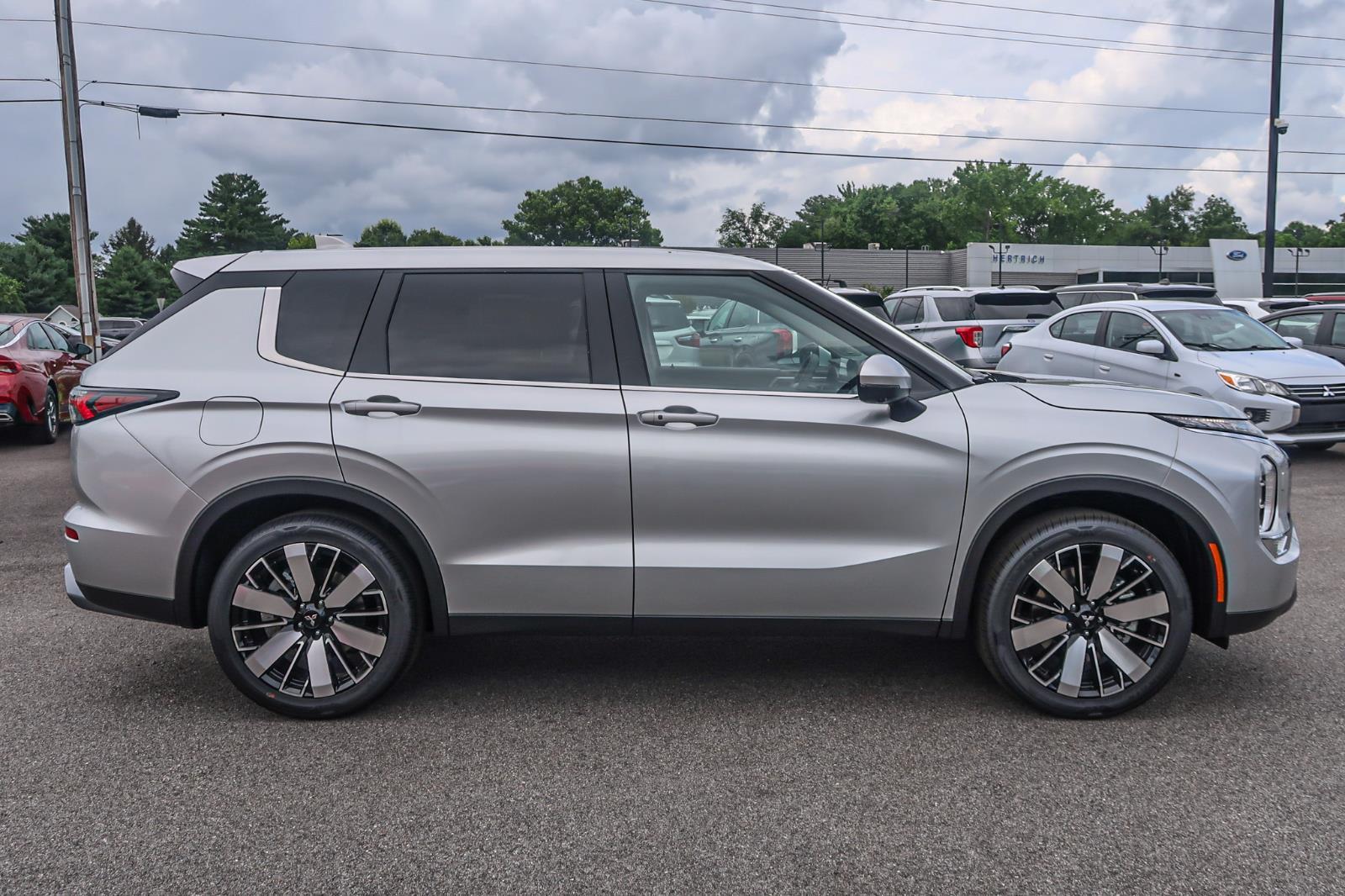 2025 Mitsubishi Outlander SE