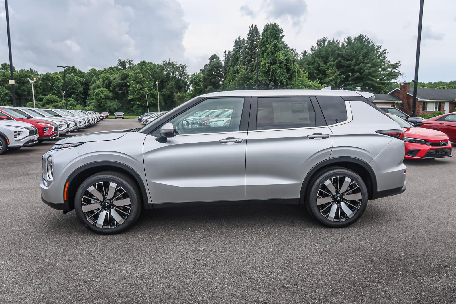 2025 Mitsubishi Outlander SE