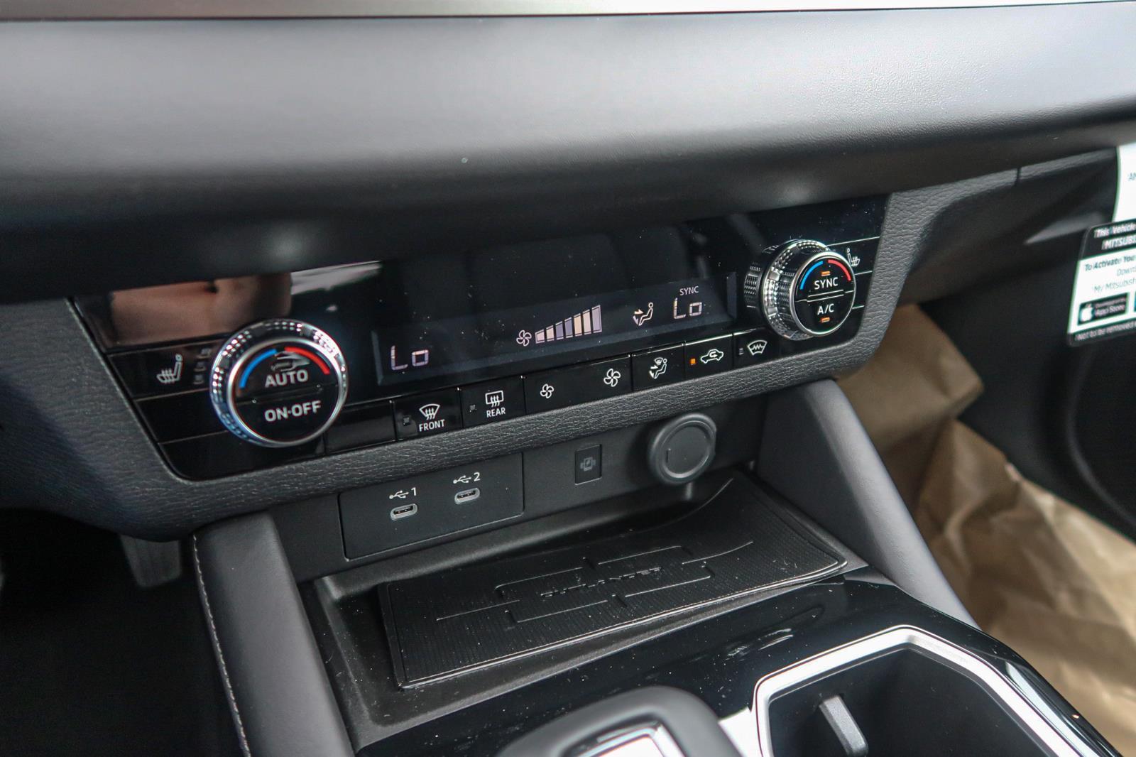 2025 Mitsubishi Outlander SE