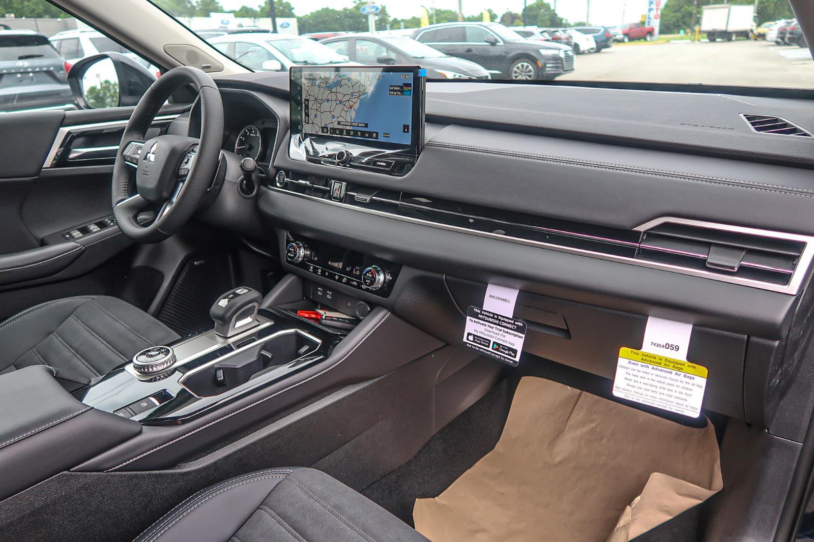 2025 Mitsubishi Outlander SE