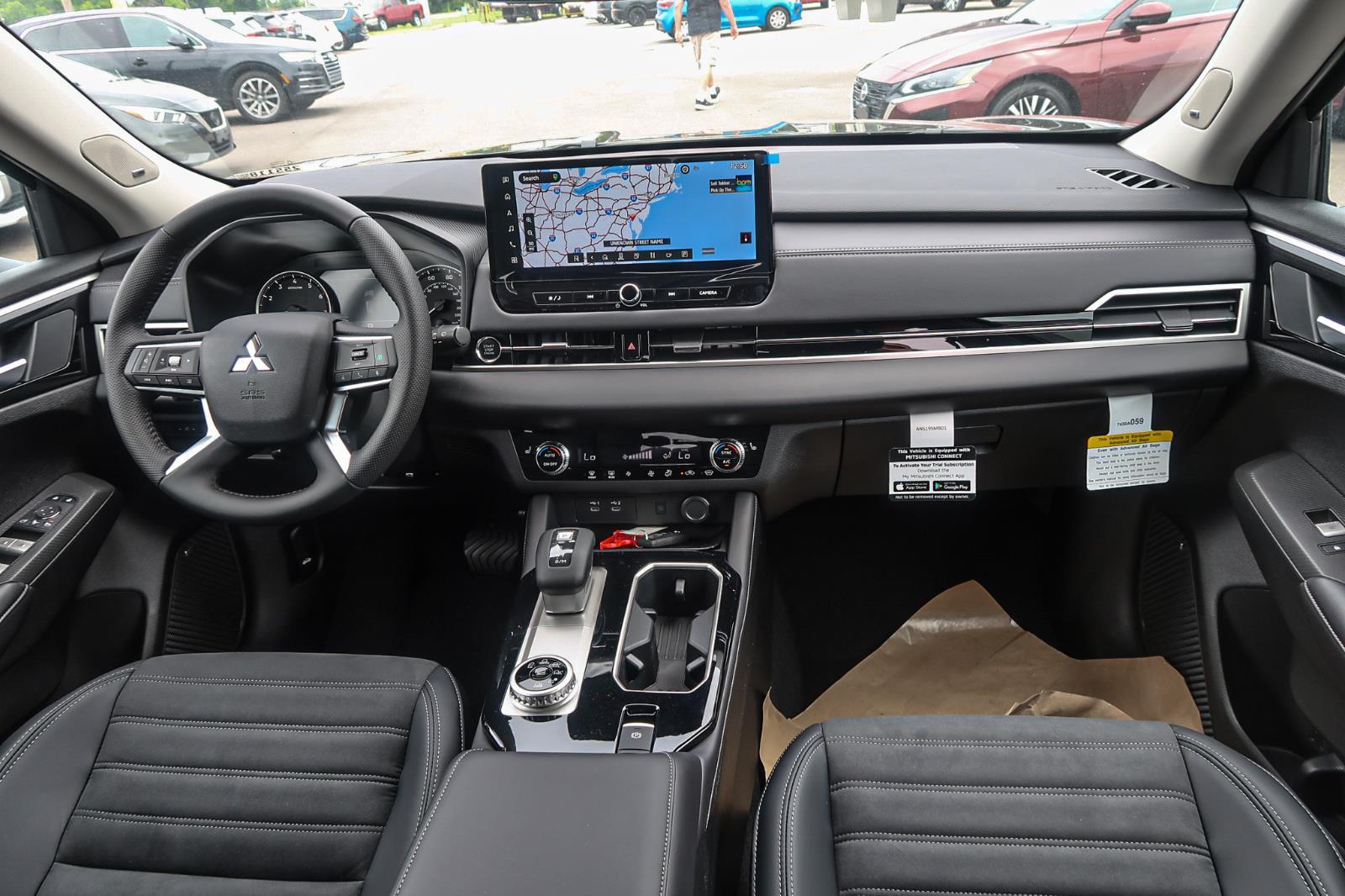 2025 Mitsubishi Outlander SE