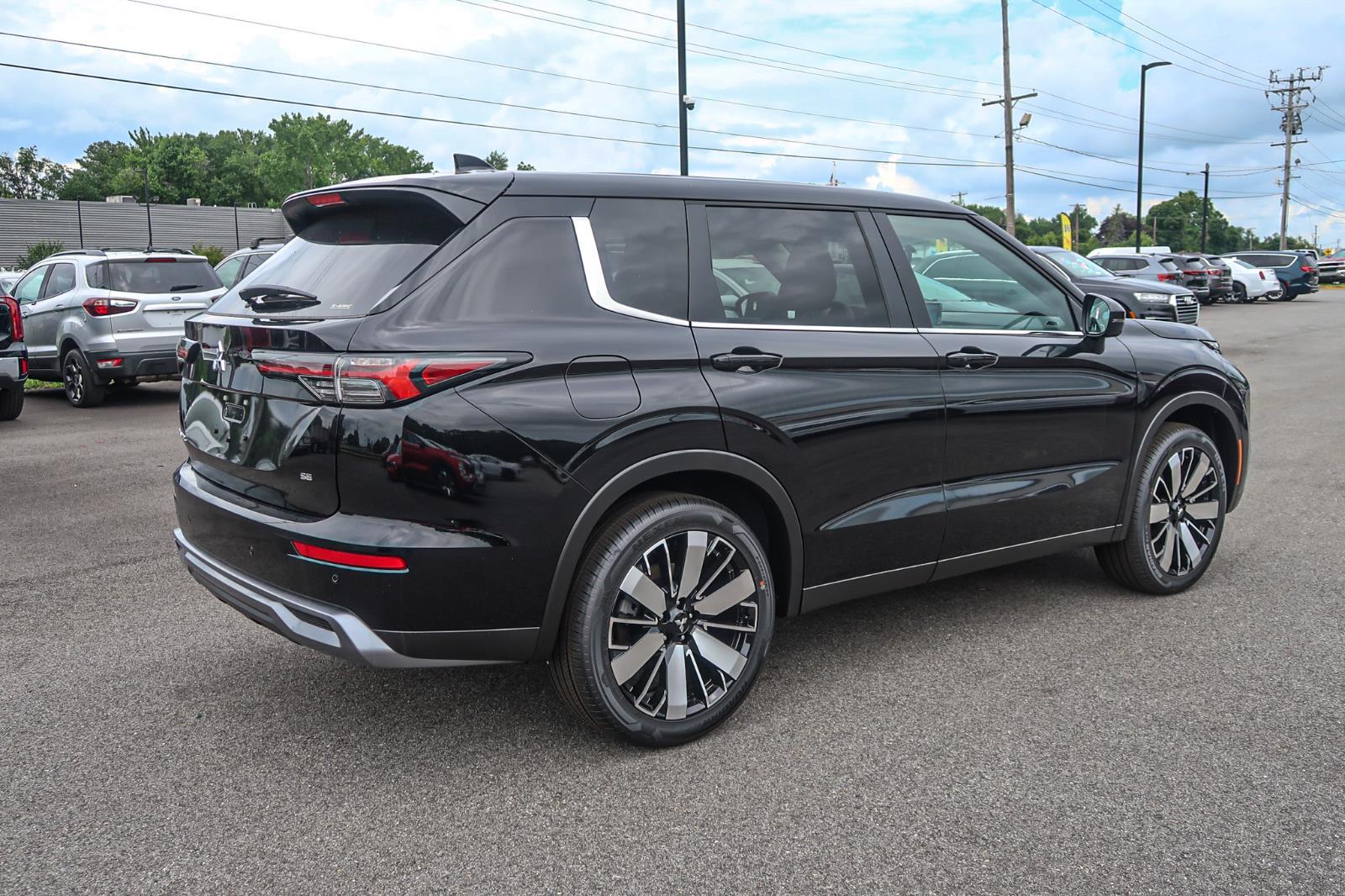 2025 Mitsubishi Outlander SE