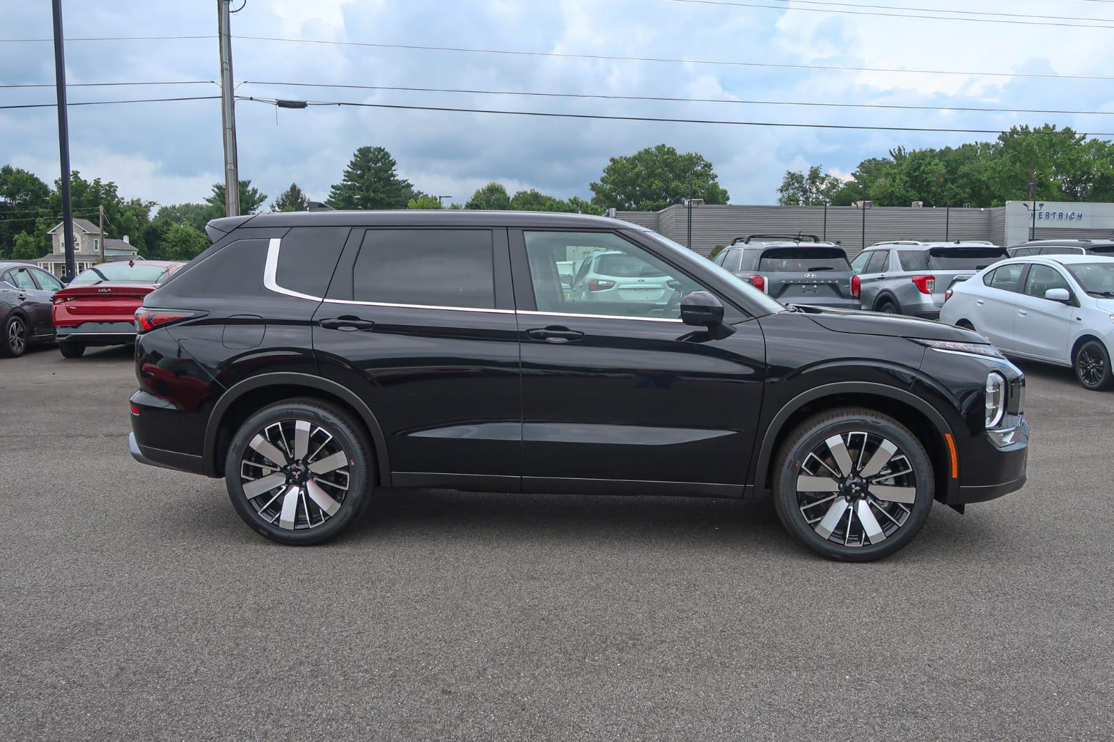 2025 Mitsubishi Outlander SE