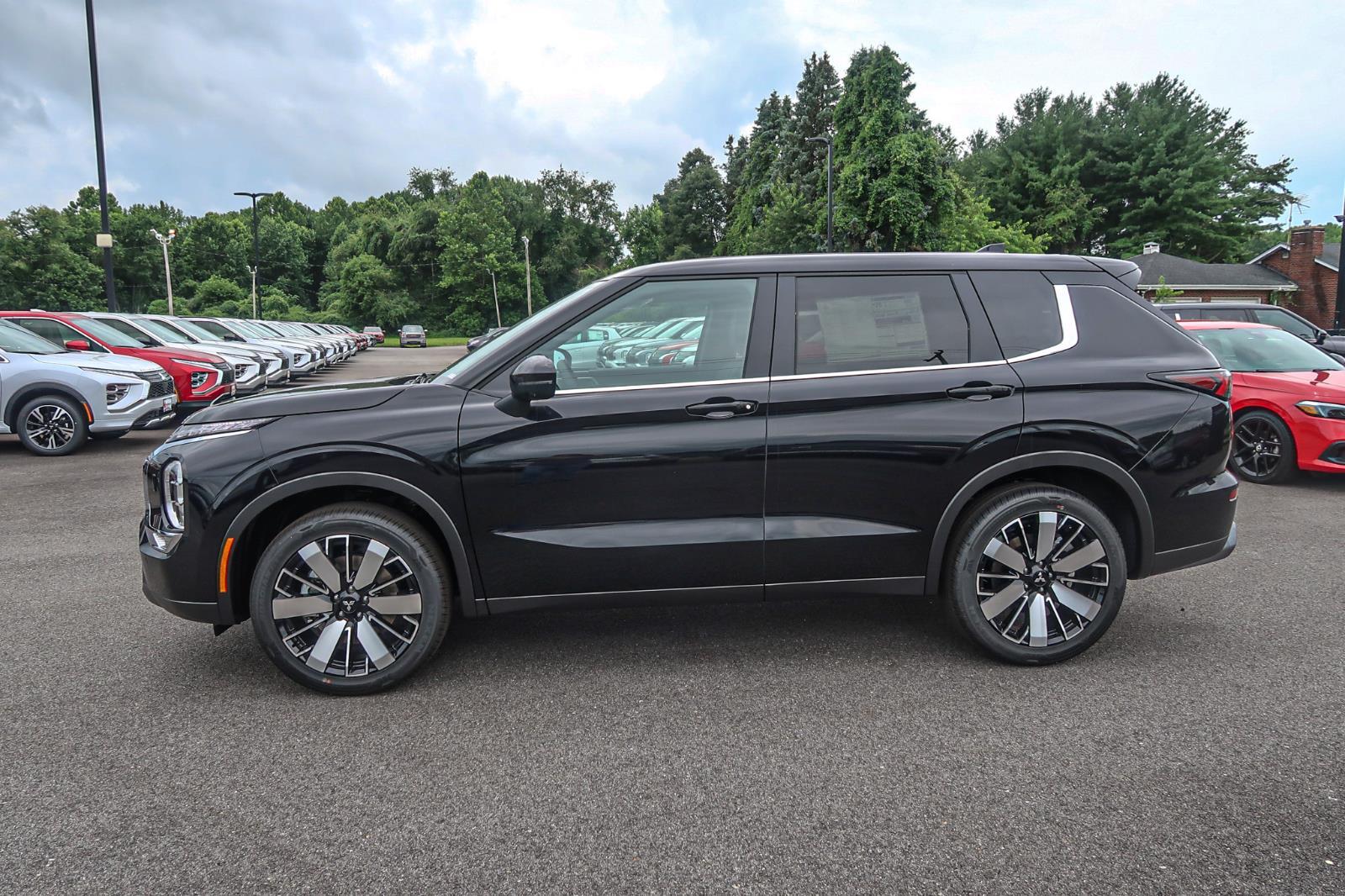 2025 Mitsubishi Outlander SE