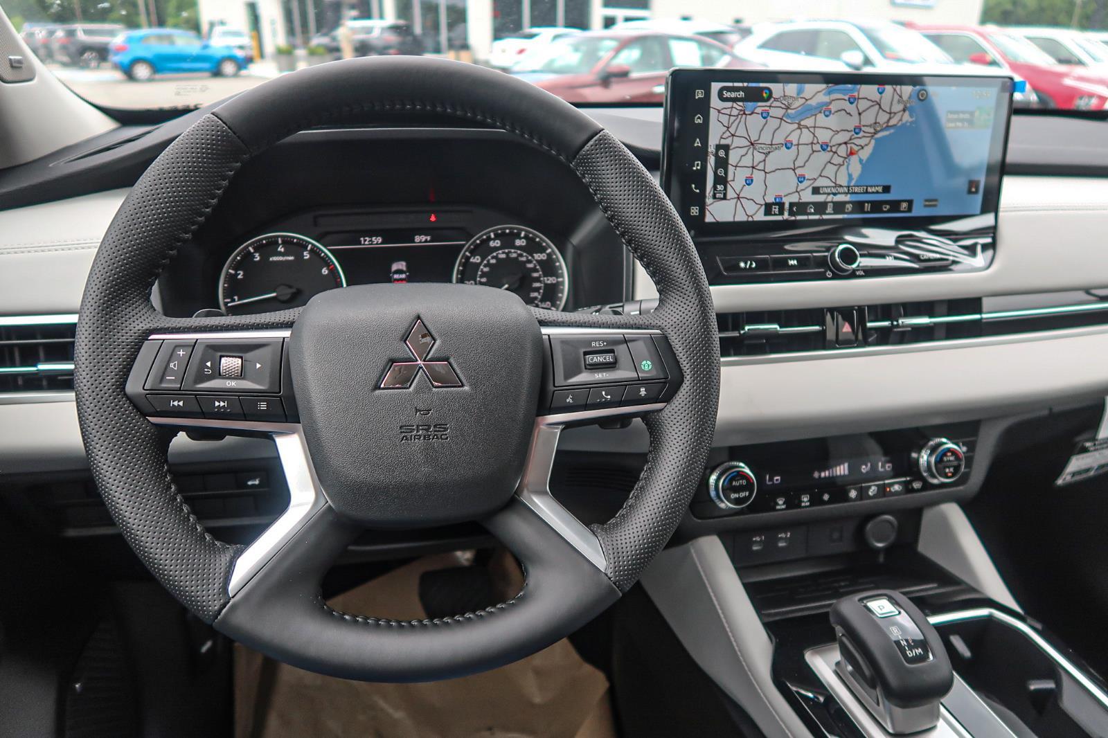 2025 Mitsubishi Outlander SE