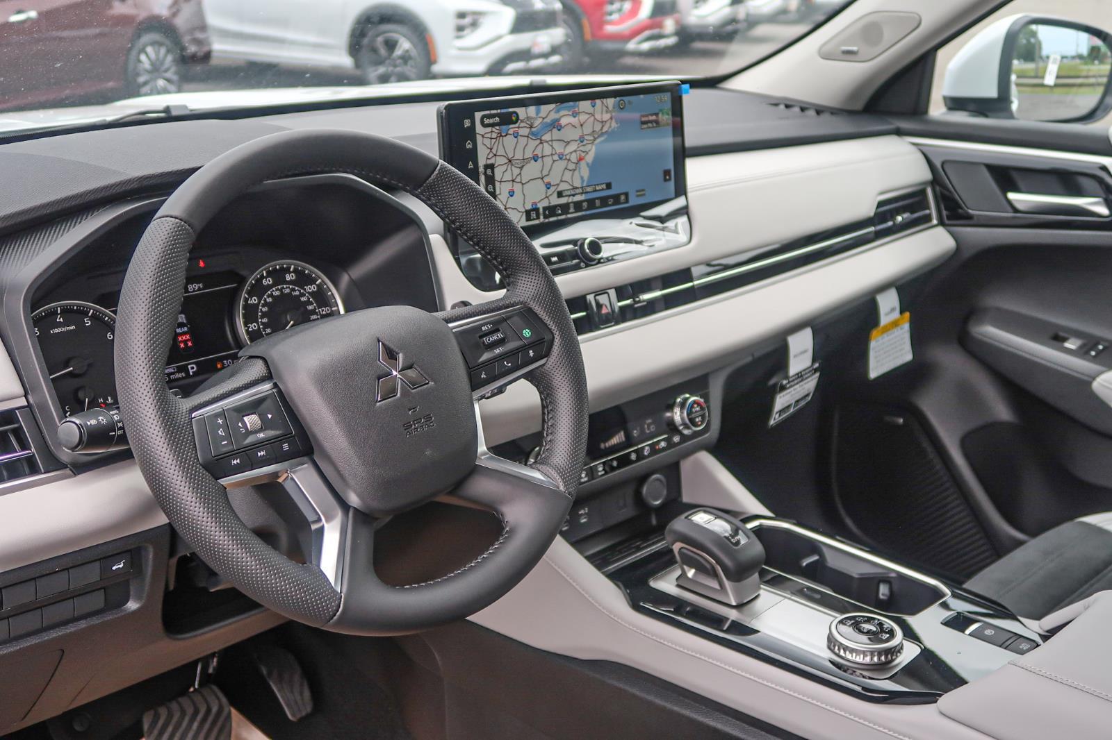 2025 Mitsubishi Outlander SE