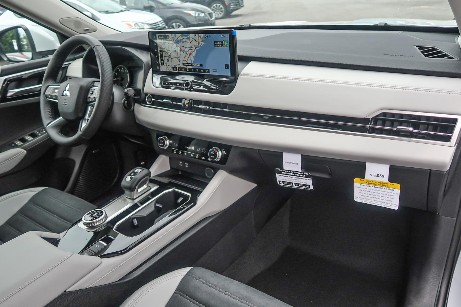 2025 Mitsubishi Outlander SE