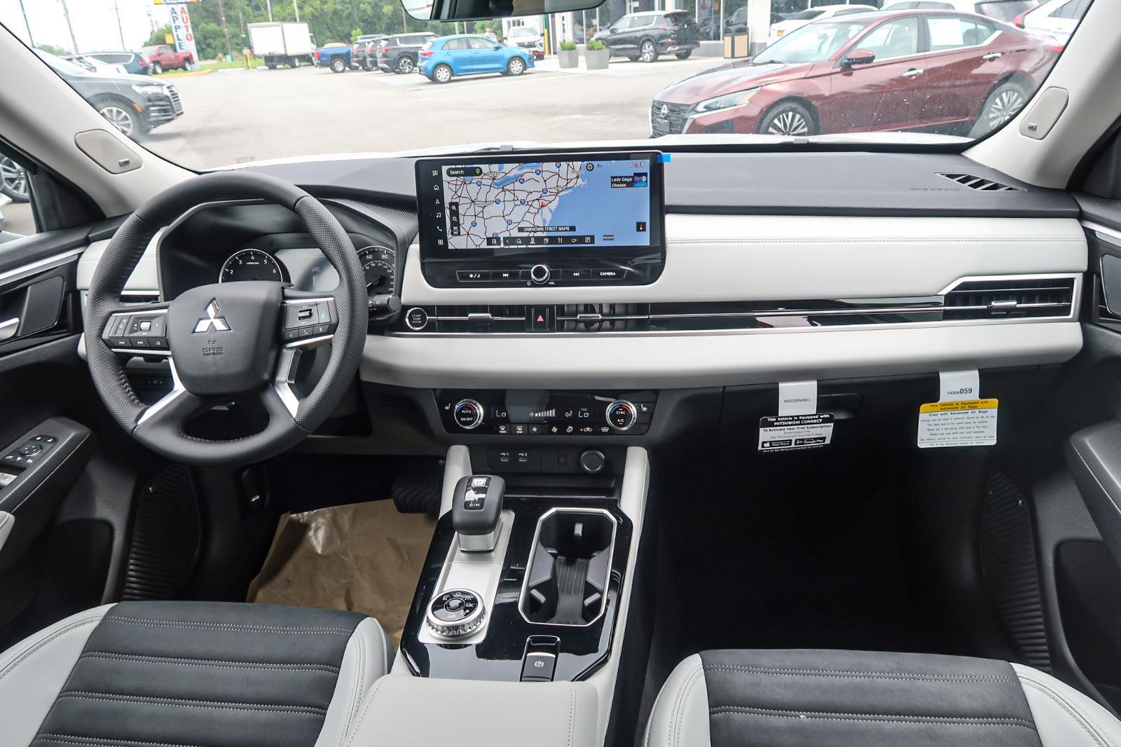 2025 Mitsubishi Outlander SE