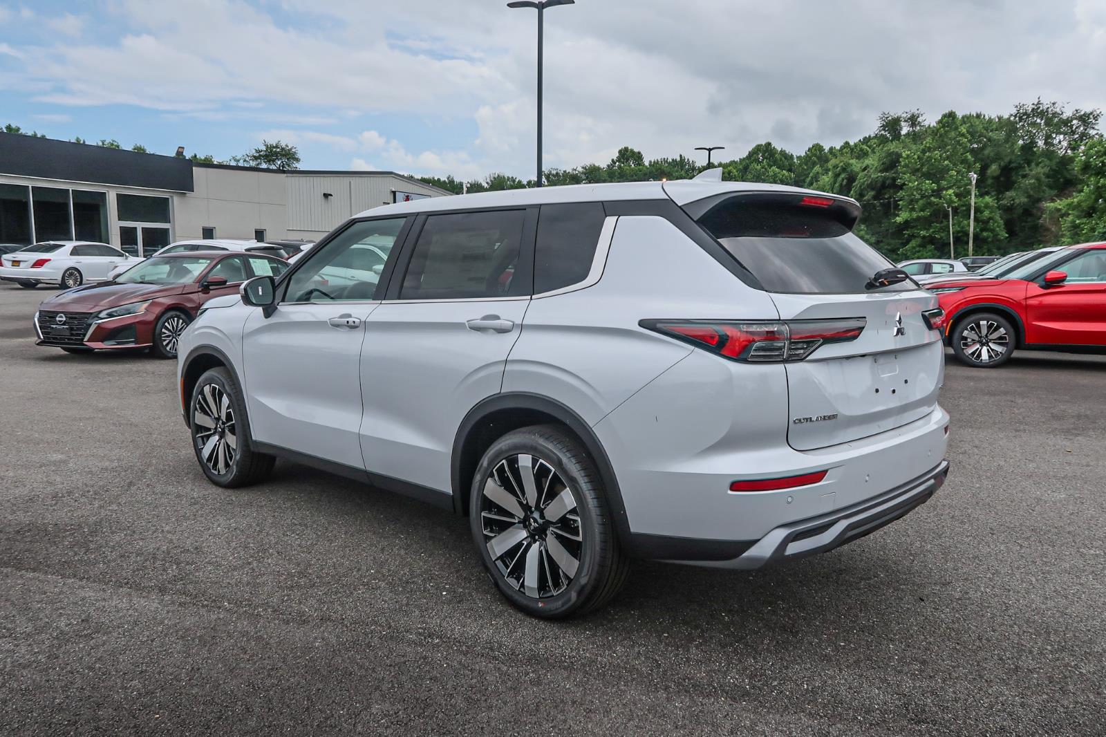 2025 Mitsubishi Outlander SE