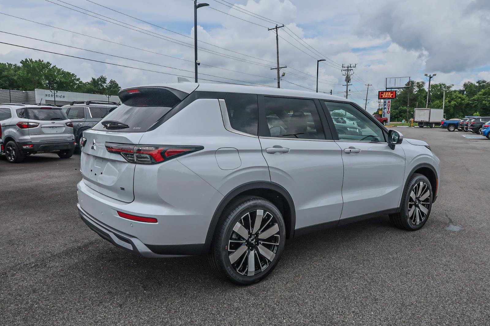 2025 Mitsubishi Outlander SE
