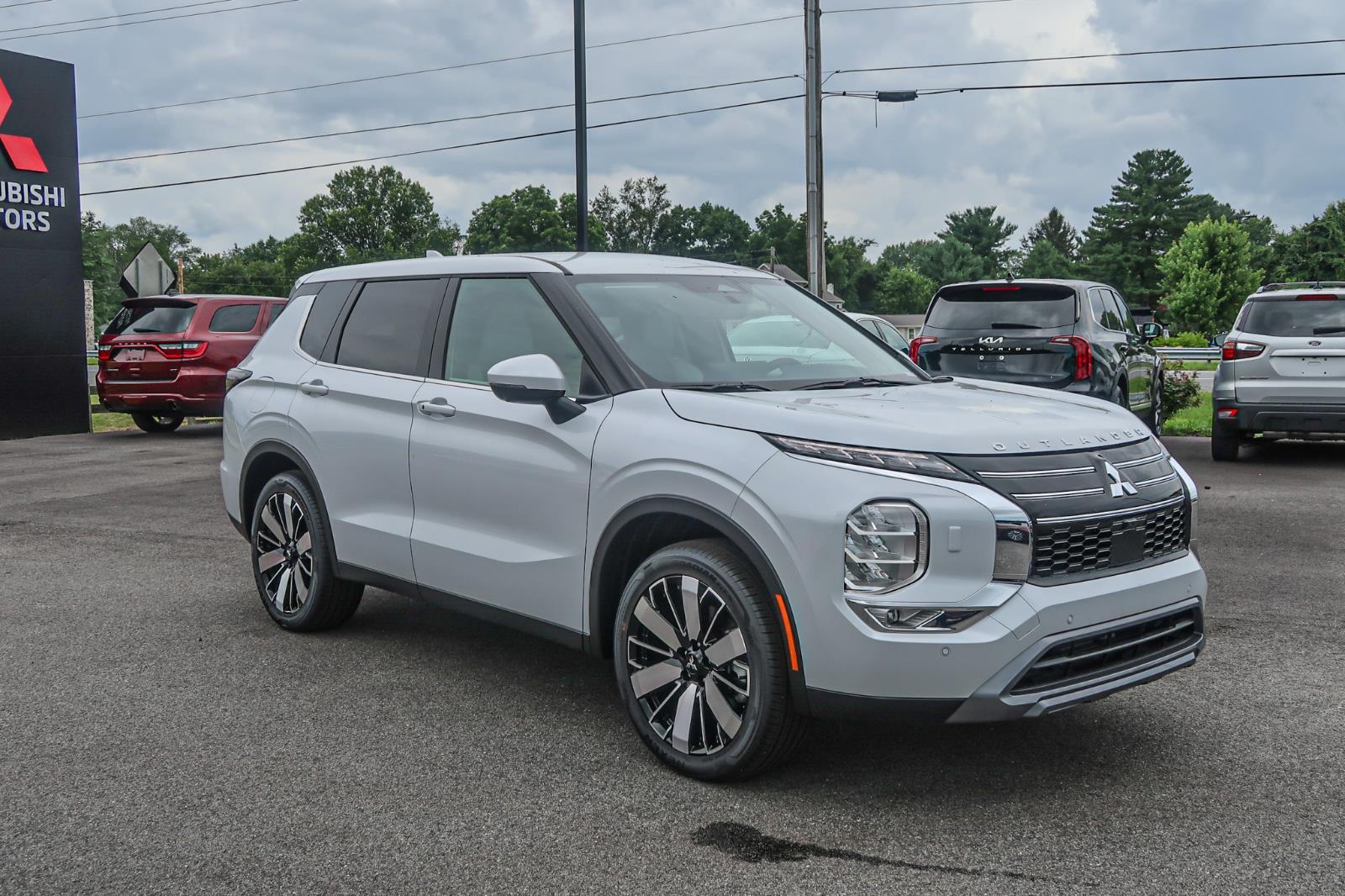 2025 Mitsubishi Outlander SE
