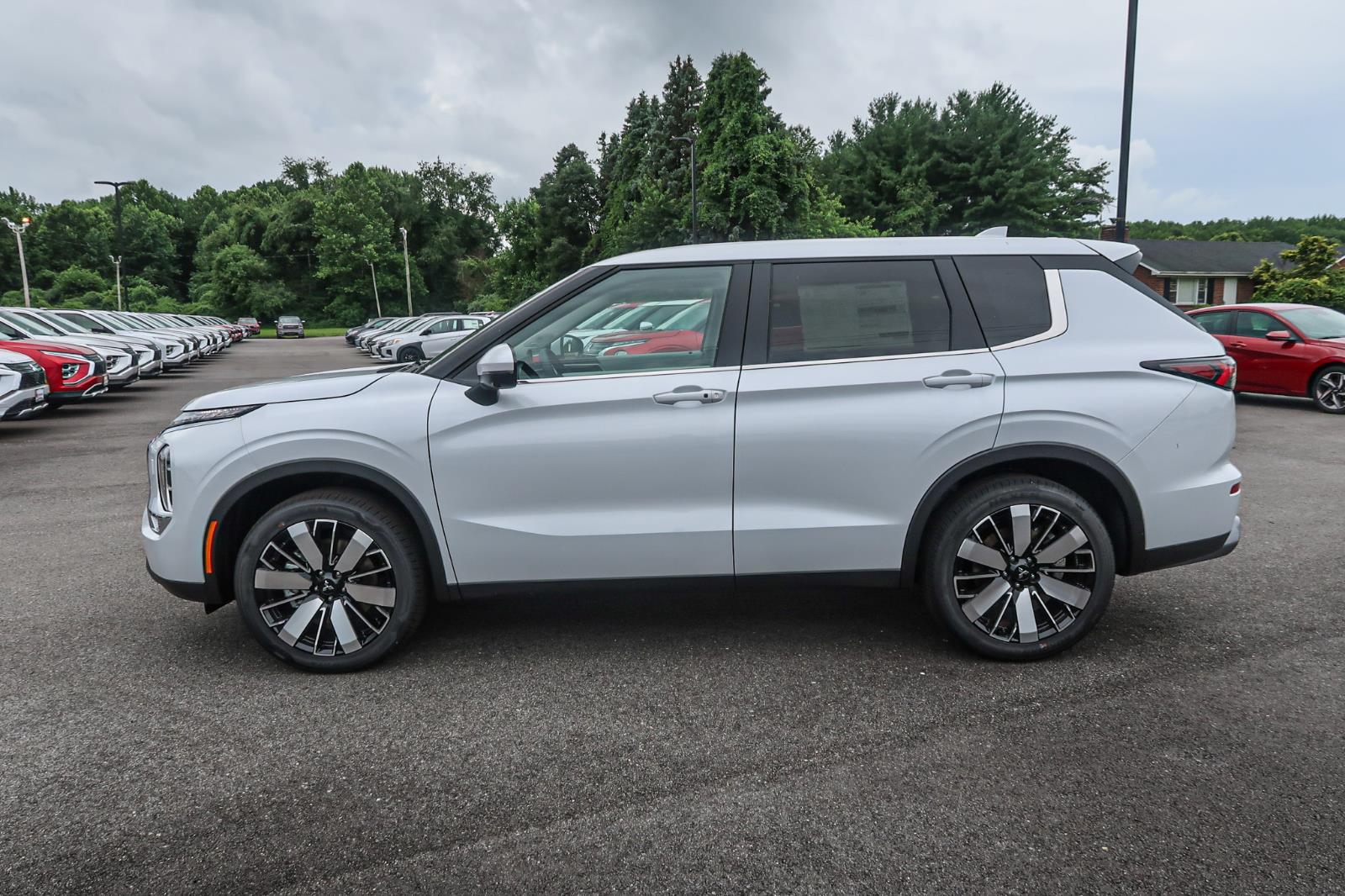 2025 Mitsubishi Outlander SE