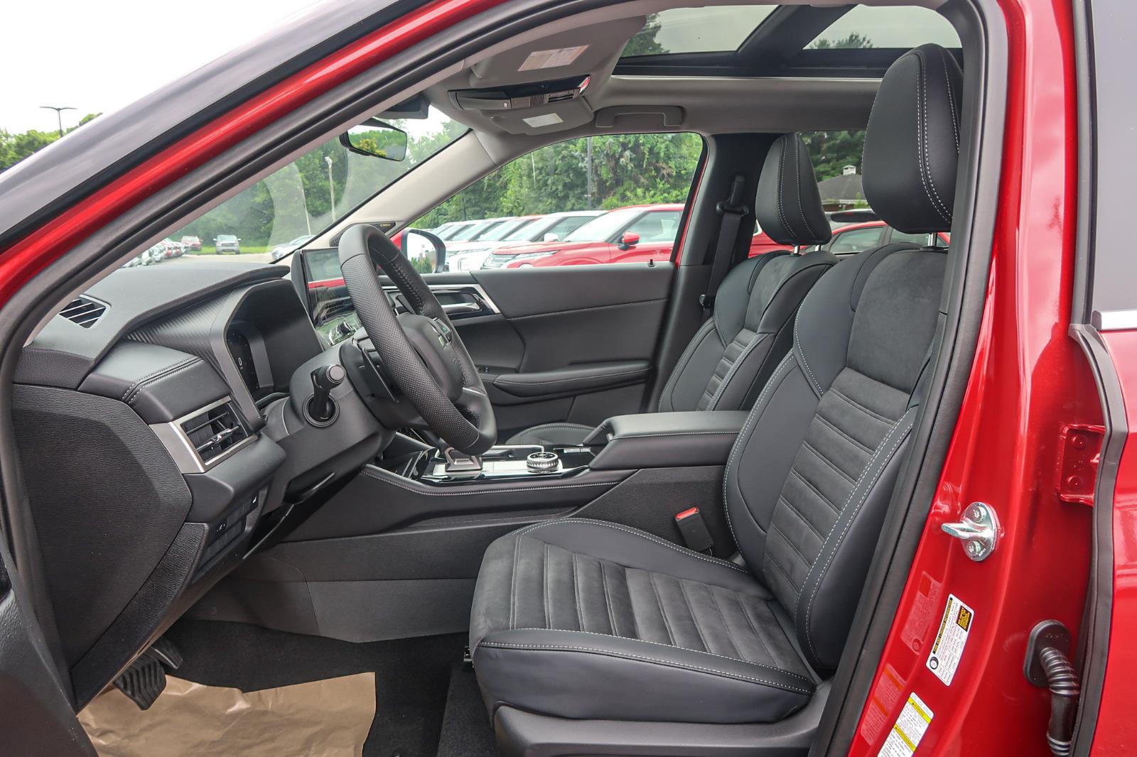 2025 Mitsubishi Outlander SE