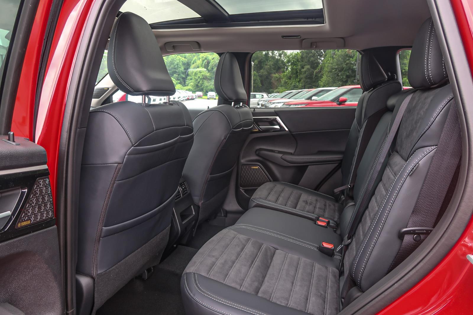 2025 Mitsubishi Outlander SE
